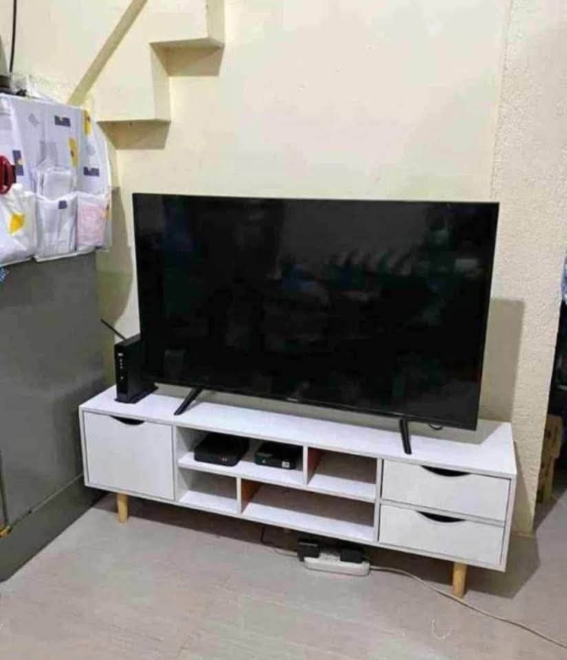TV RACK WITH STAND 140x30x38CM 1700php 🎨 White (Category: TV) located in Manila. Submitted by mightycloud_1992 (Listing ID 1460598684, Image 1). Description: .