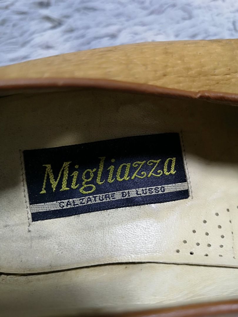 Two Tone leather Slip On Shoes (Category: Dress Shoes) located in Santa Cruz. Submitted by jmy_surplus.2 (Listing ID 1460530560, Image 2). Description: Size ; 26cm Color ; Tan , Brown Type ; Dress Shoes Brand ; No brand Material ; Leather Style ; Tan & Brown leather Dress Shoes LR 172 JMY 5 Batch #218.