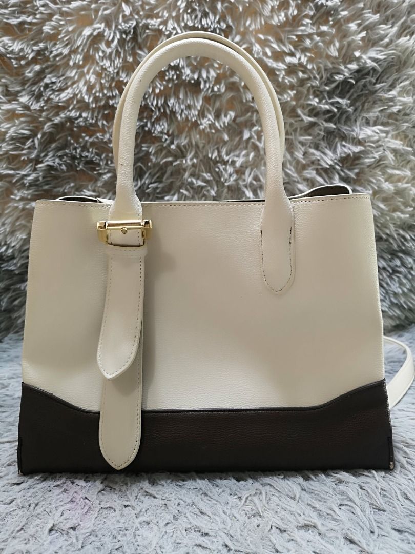 Two Tone Leather Tri Compartment Hand & Sling Bag (Category: Cross-body Bags) located in Santa Cruz. Submitted by jmy_surplus.2 (Listing ID 1460595958, Image 1). Description: Size ; L -9 W - 12 Color ; Matte Grey , Black Type ; Hand & Sling Bag Brand ; No brand Material ; Leather Style ; Leather Hand & Sling bag LR 167 JMY 1 Batch #219.