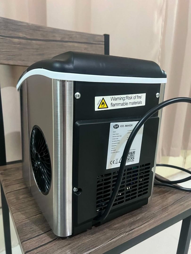 TYLR Portable Automatic Ice Maker T-YL-PM2021 (Category: Other Kitchen Appliances) located in Mexico. Submitted by kandrewgs97231 (Listing ID 1460713992, Image 3). Description: - TYLR Portable Automatic Ice Maker - Produces 12 kg of ice in 24 hours - 1.3L water tank capacity - Comes with ice scoop and basket - Easy to operate - Perfect for parties or everyday use Good As New, Used 2x RUSH!!.