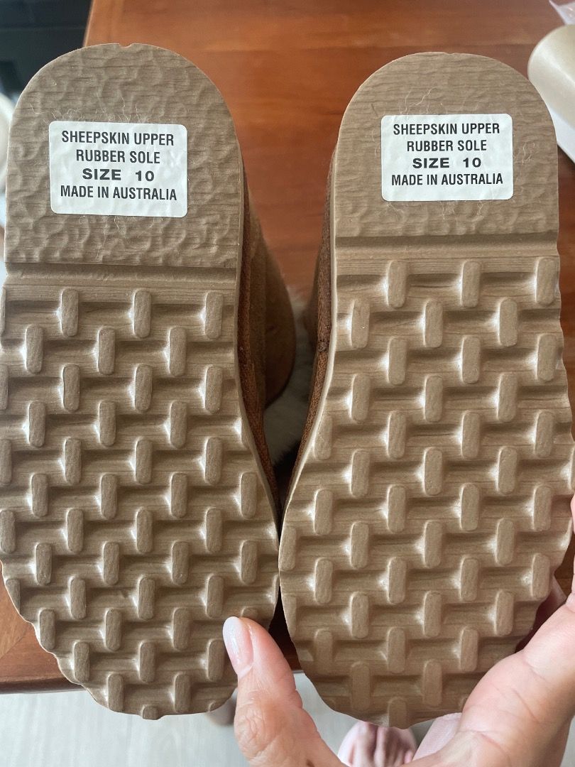 UGG （分類：嬰兒及小童流行時尚）位於 Hong Kong。 由 kkkfam 提交（商品編號 1460548813，圖片 3）。簡介： Size 10 around 20cm 因為有毛係入面 鞋碼要買大少少。