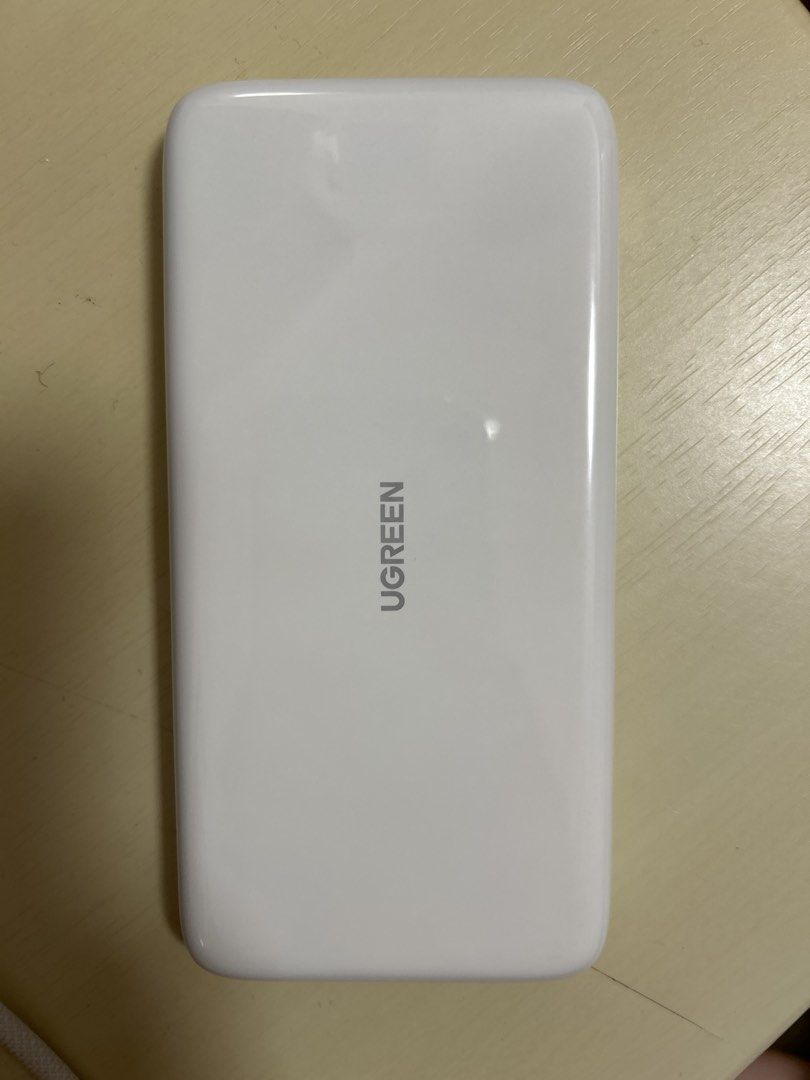 Ugreen 10000mAh 綠聯流動充電器 （分類：電池及充電器）位於 Hong Kong。 由 ckymhlyl 提交（商品編號 1460691342，圖片 1）。簡介： Ugreen 牌 10000mAh 流動充電器。有兩個輸出接口，一個 USB-A，一個 USB-C。插三頭電線都得，可以同時幫兩部電話充電。細細舊，方便帶出街用。面交或SF到付。