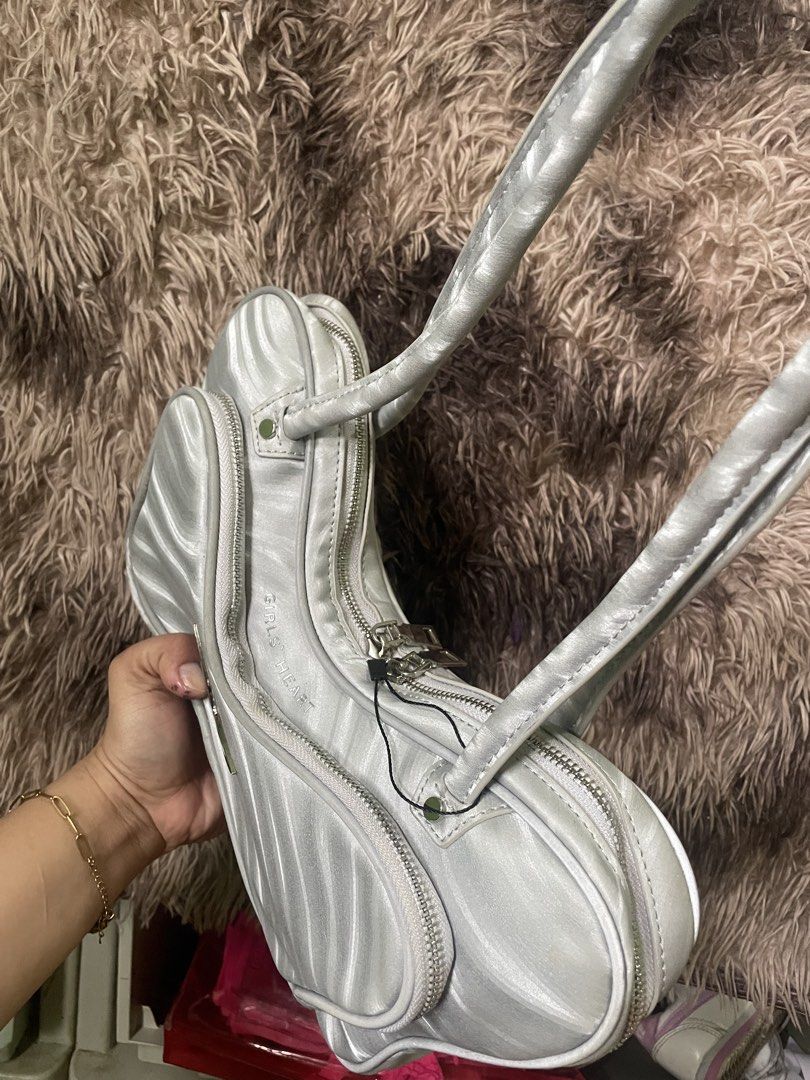 UKAY BAGS BUT ALMOST NEW (Category: Luxury Bags & Wallets) located in Manila. Submitted by coolcrystal_cbe2ed (Listing ID 1460583322, Image 3). Description: OPEN FOR DELIVERY ADD DF AROUND SAMPALOC MANILA ‼️.