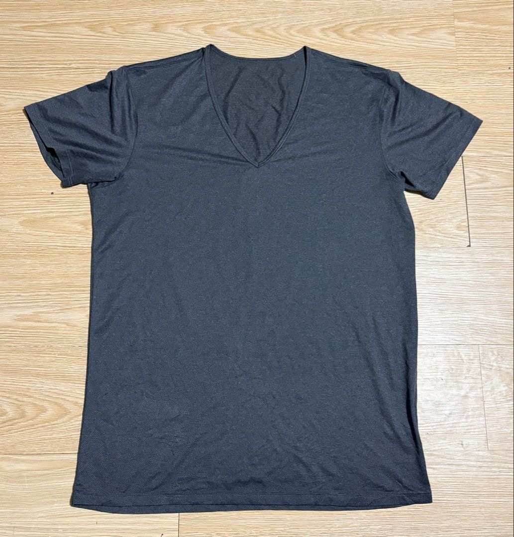 Uniqlo airism S-M (Category: Activewear) located in Koronadal. Submitted by bulilitfam (Listing ID 1460585735, Image 3). Description: Ukaysource Bago p S-M Malamig sealess manipis mejo seethru ₱150 each take all 4 ₱500.