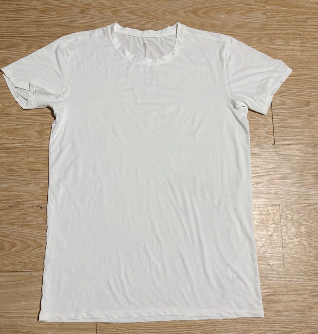 Uniqlo airism S-M (Category: Activewear) located in Koronadal. Submitted by bulilitfam (Listing ID 1460585735, Image 1). Description: Ukaysource Bago p S-M Malamig sealess manipis mejo seethru ₱150 each take all 4 ₱500.