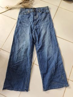 (Category: ) located in . Submitted by lyjetbrandedfinds_1827 (Listing ID 1460523883, Image 1). Description: .