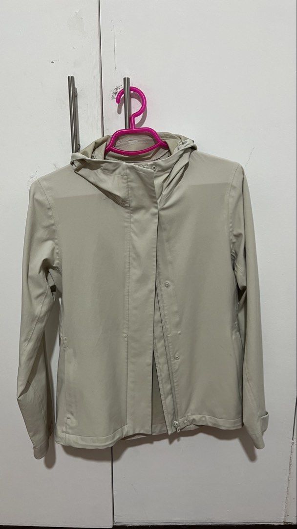 Uniqlo Blocktech Jacket Size S (Category: Coats, Jackets and Outerwear) located in Paranaque City. Submitted by destashdeclash (Listing ID 1460600624, Image 2). Description: - Uniqlo Hooded Jacket - Color: Natural - Size: S - Features: Water-resistant, Windproof, Breathable, Stretch - Closure: Snap button and zipper - Ideal for: Everyday wear, outdoor activities - Benefit: Easy to pack and carry Flaws, see last pic (inside lining, can be easily c