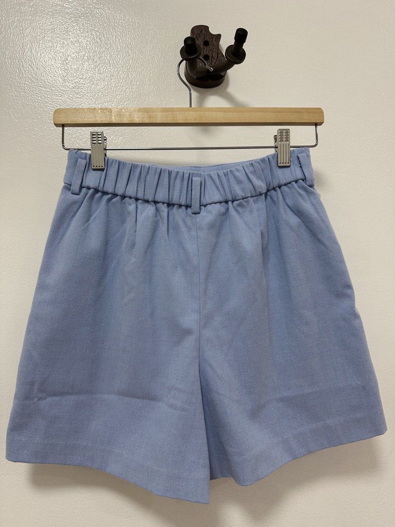 Uniqlo Blue Shorts (Category: Shorts) located in Paranaque City. Submitted by kokoclosets (Listing ID 1460689290, Image 2). Description: Barely used!.