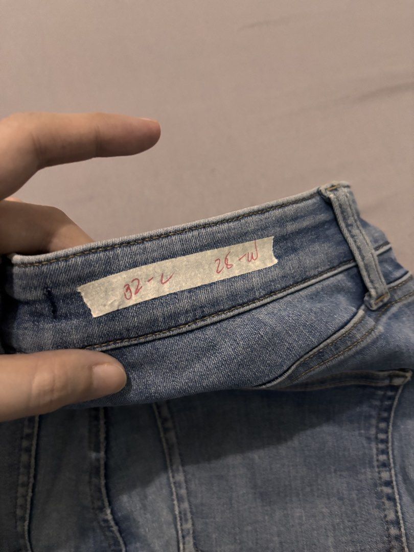 Uniqlo Distressed Light Wash Jeans (Category: Jeans) located in Cavite. Submitted by clawsetangelaco (Listing ID 1460656089, Image 2). Description: Brand: Uniqlo Fabric: Denim (79% Cotton, 10% Rayon, 7% Polyester, 4% Polyurethane) Color: Light Blue / Light Wash MOP: GCash only (Free SF) Shipment: Weekend Shipment only.