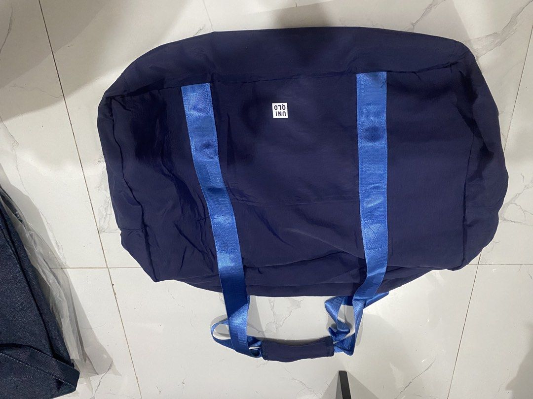 UNIQLO Duffle Bag Navy Blue- Packable (Category: Tote Bags) located in Manila. Submitted by lovekara (Listing ID 1460535529, Image 1). Description: 18x10 Inches.