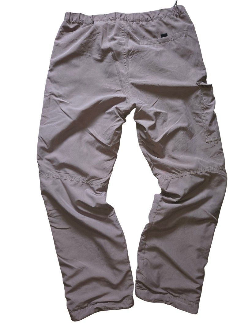 Uniqlo Geared Pants | Beige (Category: Trousers) located in Iloilo. Submitted by jaybuen6090 (Listing ID 1460712633, Image 2). Description: Clearing out my wardrobe Note: Stain on the back of the right pant leg Colors may vary due to lighting Price is negotiable, send a DM.