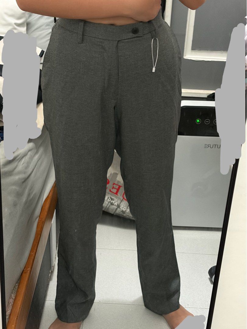 UNIQLO Grey Trousers (Category: Other Bottoms) located in Cabuyao City. Submitted by lex_aumaige (Listing ID 1460655676, Image 1). Description: - see photos for sizing - unisex.