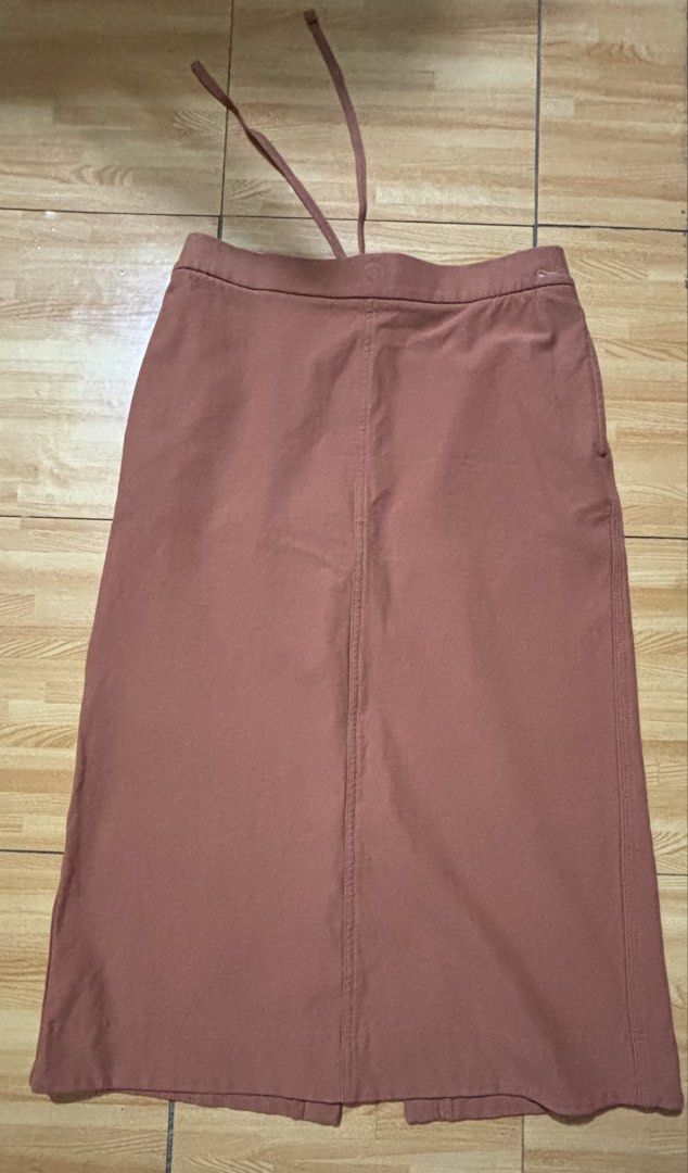 Uniqlo jersey long skirt (Category: Skirts) located in Binan City. Submitted by rdgerevilla (Listing ID 1460511421, Image 1). Description: Uniqlo jersey long skirt ₱450 Large on tag Lightly used No issue Location: Binan.