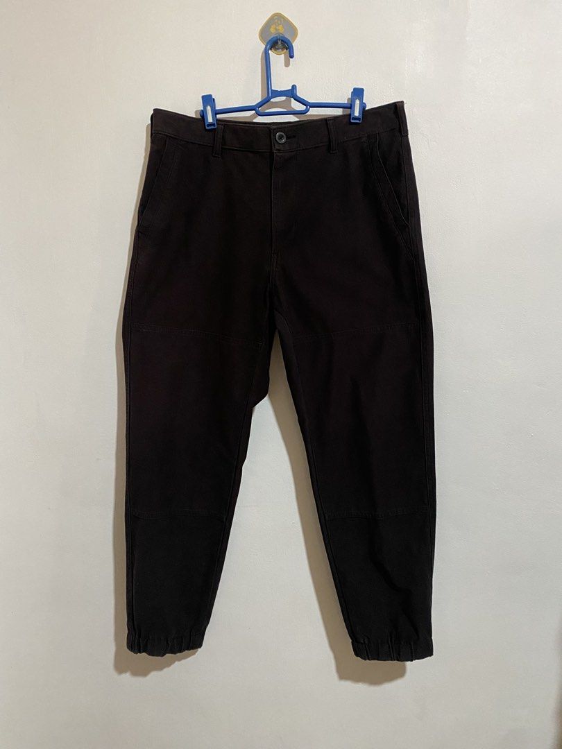 Uniqlo Jogger Pants (Category: Joggers) located in Naga. Submitted by threadedtreasures (Listing ID 1460595308, Image 1). Description: In excellent condition S-M.