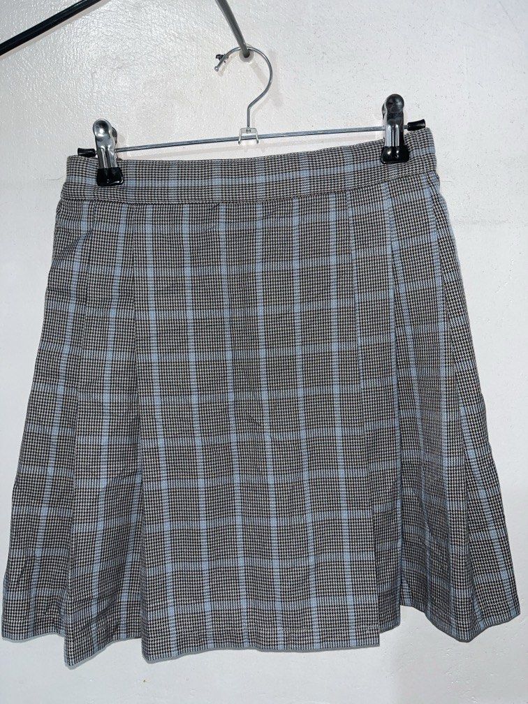 Uniqlo plaid skort (Category: Skirts) located in Angat. Submitted by preloved88.u (Listing ID 1460564966, Image 1). Description: Excellent condition- good as new Waist - 22-25” Length - 15”.