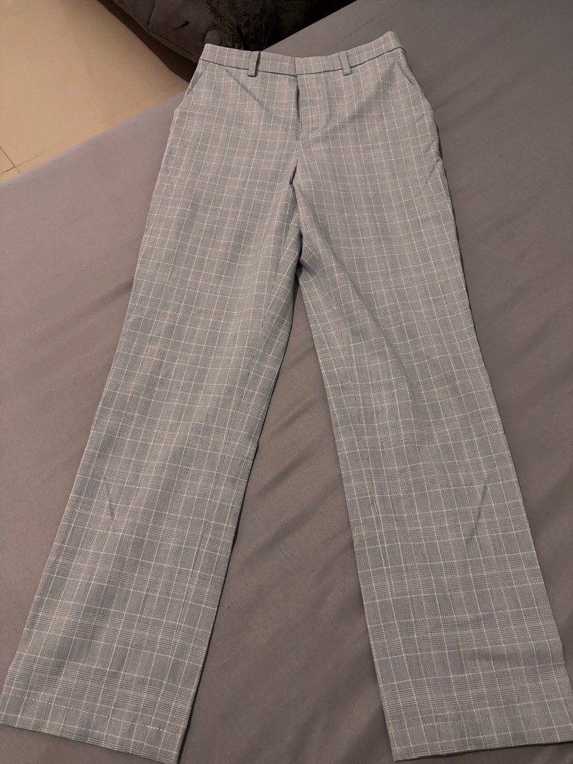 Uniqlo Plaid Smart Ankle Pants (Category: Other Bottoms) located in Cavite. Submitted by clawsetangelaco (Listing ID 1460660065, Image 3). Description: Brand: Uniqlo Fabric: 66% Polyester, 30% Rayon, 4% Polyurethane / Spandex Color: Grey Plaid / Checkered MOP: Gcash only (Free SF) Weekend Shipment only.