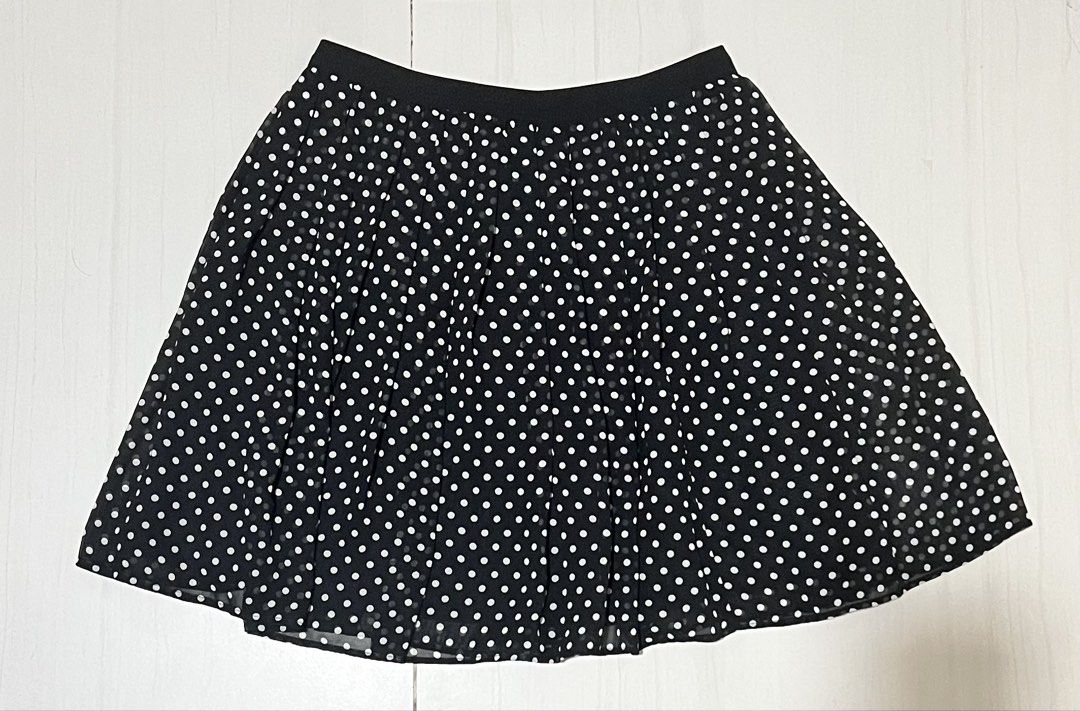 UNIQLO Polka dot mini skirt (Category: Skirts) located in Manila. Submitted by mylsph (Listing ID 1460609247, Image 1). Description: UNIQLO Polka dot mini Skirt •check the picture for the size and details •Waist: 63-69cm •Hip: 88-94cm.
