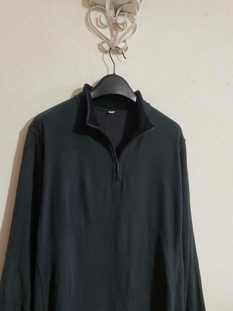 UNIQLO QUARTER ZIP BLACK (Category: Formal Shirts) located in Quezon City. Submitted by thriftwithtian.ph (Listing ID 1460599563, Image 2). Description: UNIQLO QUARTER ZIP BLACK SIZE: XL 22X27 AS NEW CONDITION NO ISSUE.