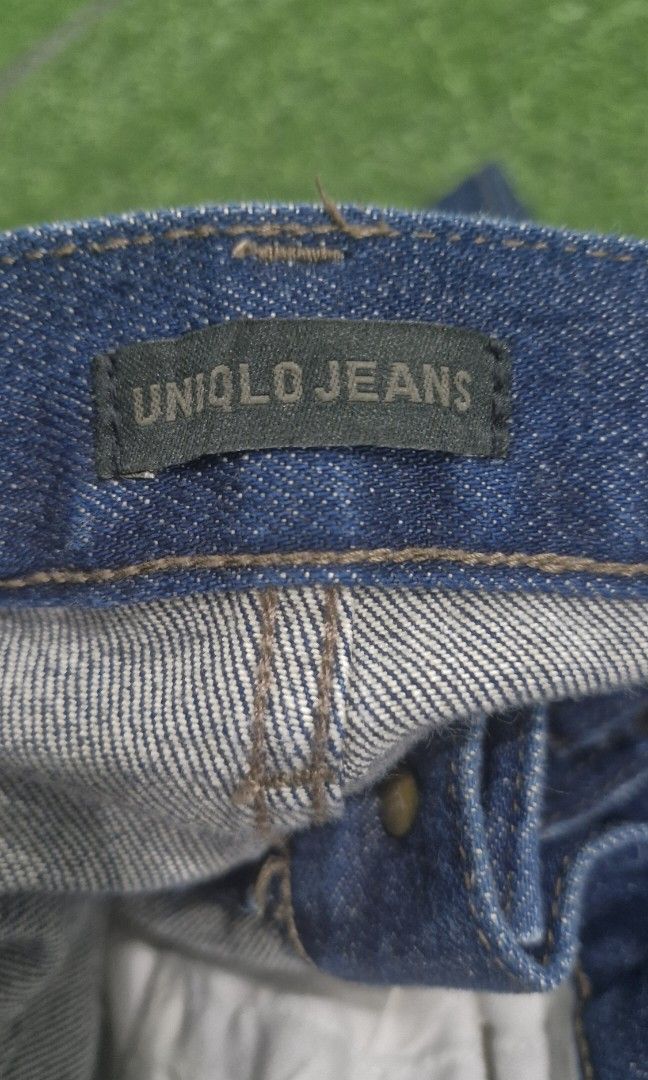 Uniqlo selvedge jeans (Category: Jeans) located in Pili. Submitted by the_g_thrift (Listing ID 1460644829, Image 3). Description: size 38 on tag size 39 tape measure length: 43 hem: 7 excellent condition.