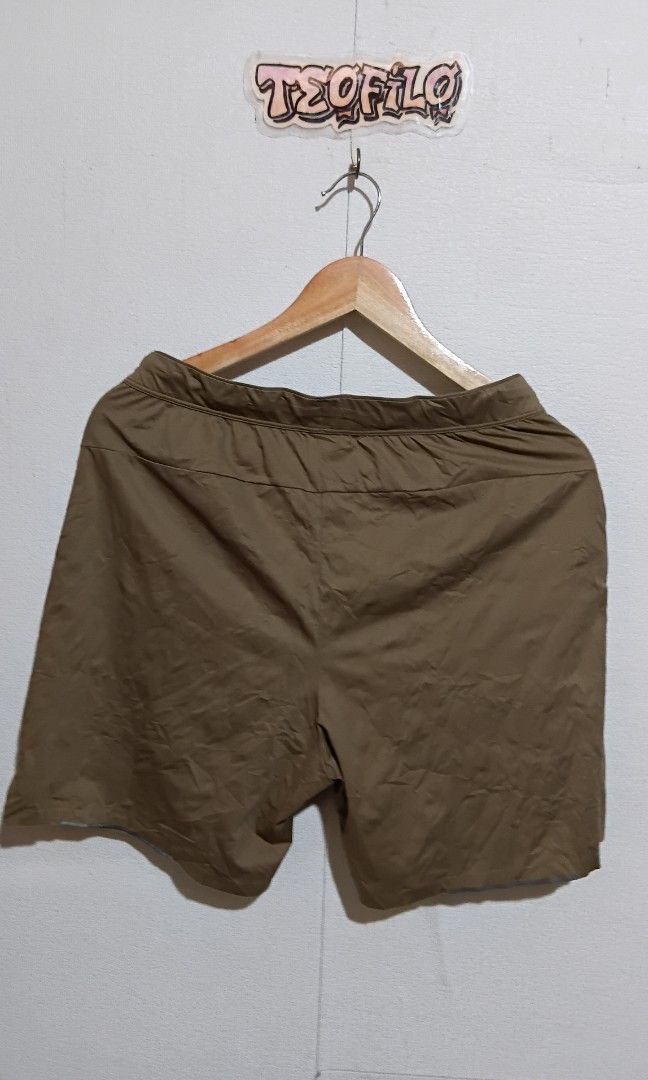 Uniqlo short (Category: Shorts) located in Santo Tomas. Submitted by teofilo-thrifted (Listing ID 1460555932, Image 2). Description: Uniqlo Excellent Size Medium on tag(30-33) Haba 18 price 599 ship po.