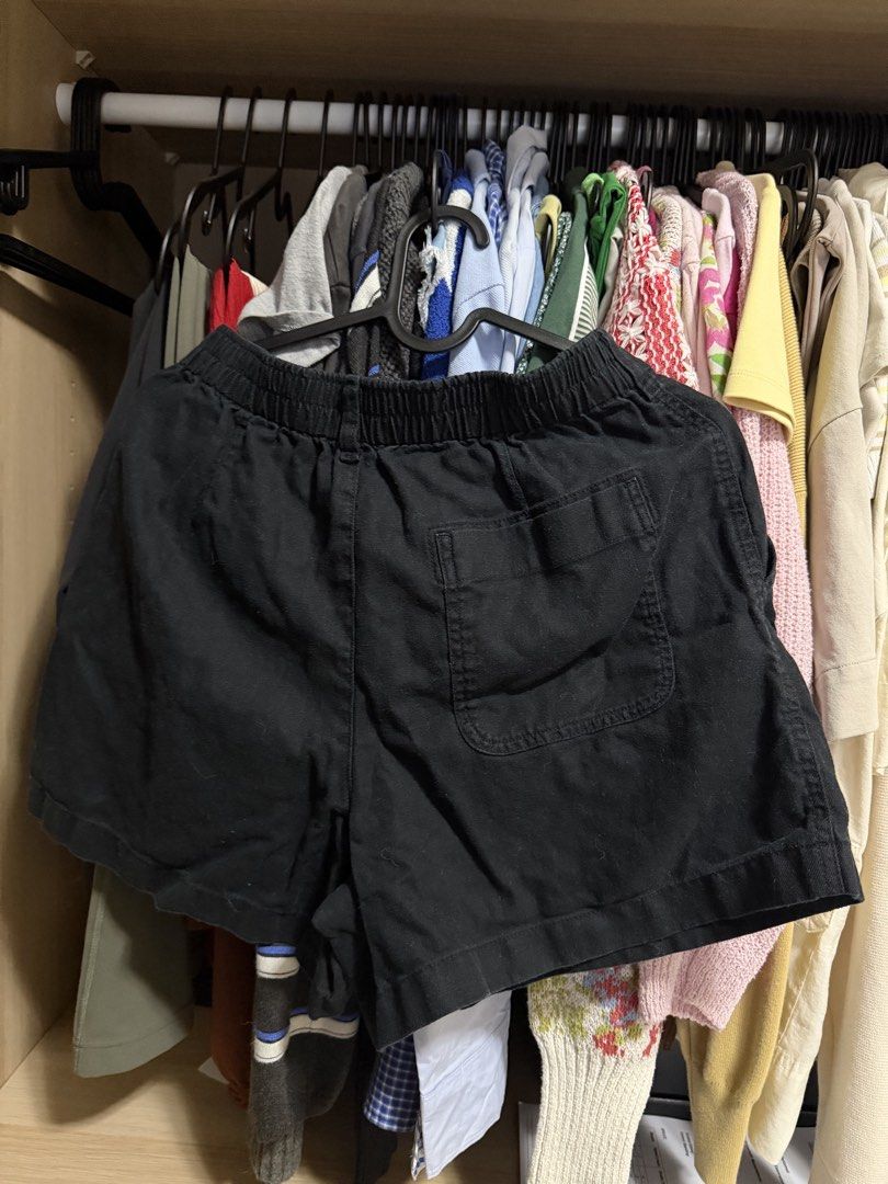 Uniqlo Shorts (Category: Shorts) located in Quezon City. Submitted by _cjbarrera (Listing ID 1460537027, Image 2). Description: .