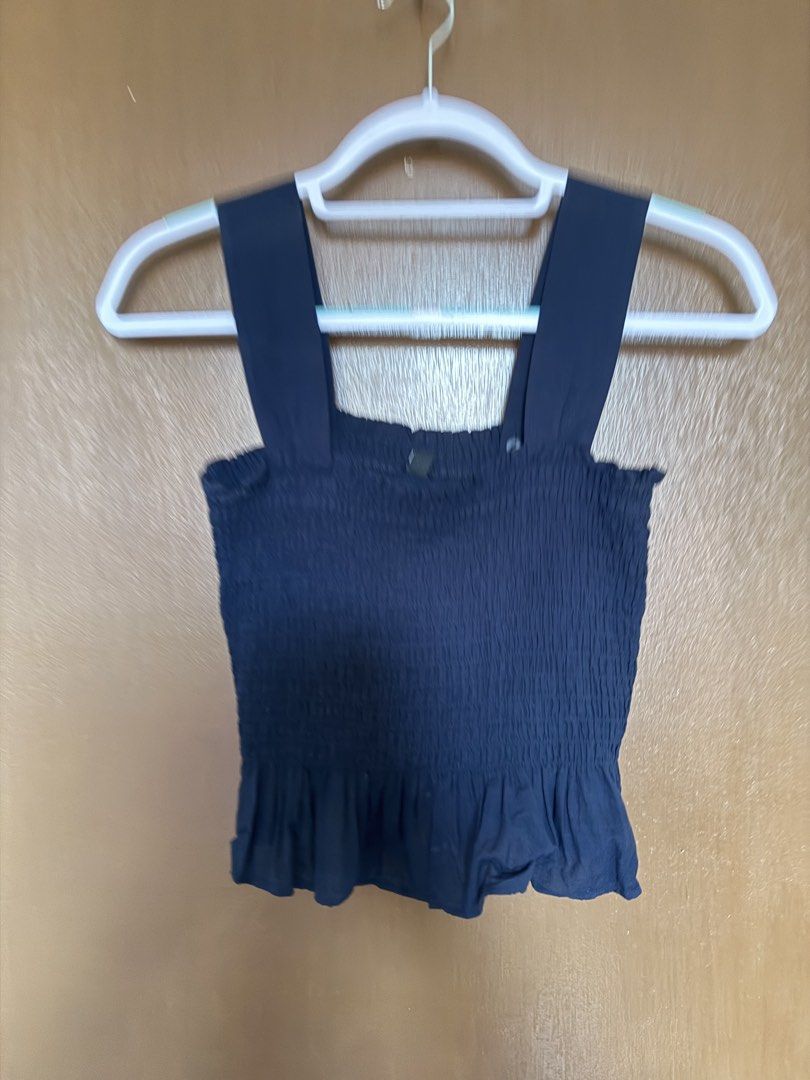 UNIQLO Smocked Tank Top (Category: Sleeveless) located in Manila. Submitted by dencluttering101 (Listing ID 1460591903, Image 1). Description: Uniqlo Smocked Tank Top in Navy Blue Like new Great for casual and summer trips.