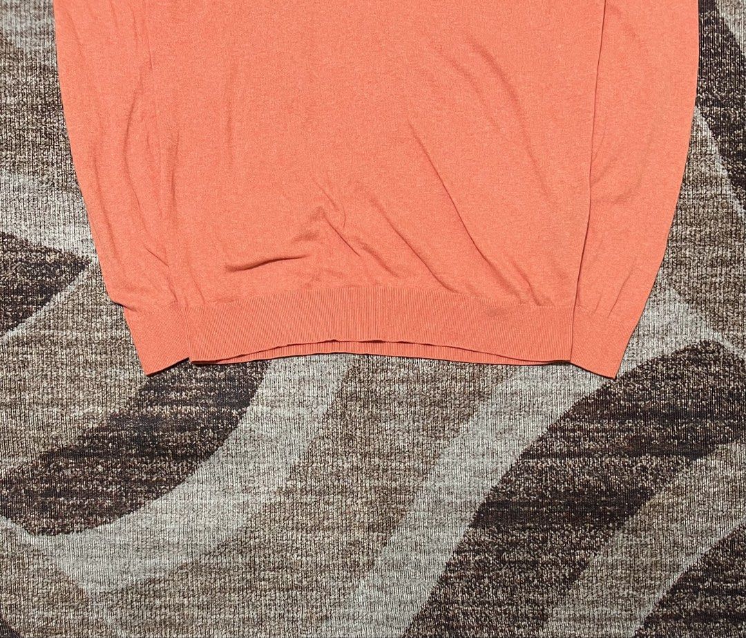 Uniqlo Soft-Knit Sweatshirt (Category: Coats, Jackets and Outerwear) located in Rizal. Submitted by ithriftph_ (Listing ID 1460661840, Image 3). Description: 🔻 Details 🔻 Uniqlo Soft-Knit Sweatshirt Pink/Orangey ang color Large on tag (Can fit in medium as it is semi-fit style) Width: 21" Length: 28" Color rate: 10/10 Condition: 9.5/10 No issue Price: 250 pesos Reminders: Color may vary due to lighting and your screen resolution. Note: Ready to 