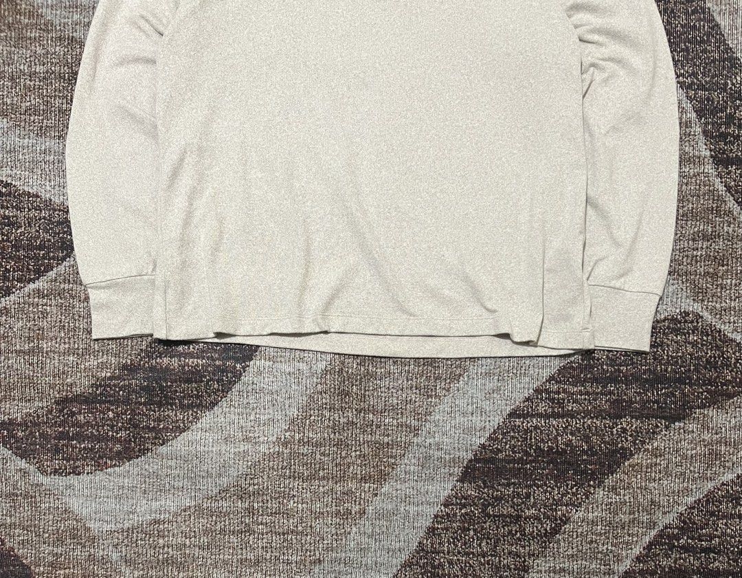 Uniqlo Soft-Knit Sweatshirt (Category: Coats, Jackets and Outerwear) located in Rizal. Submitted by ithriftph_ (Listing ID 1460662421, Image 3). Description: 🔻 Details 🔻 Uniqlo Soft-Knit Sweatshirt Beige colorway, very presentable XLarge on tag (Women) Good fit to Medium (Men) Width: 21" Length: 24.5" Color rate: 10/10 Condition: 9.5/10 No issue Price: 250 pesos Reminders: Color may vary due to lighting and your screen resolution. Note: Ready t