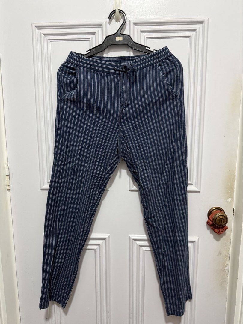 Uniqlo Striped Trousers (Category: Other Bottoms) located in Quezon City. Submitted by ayybee_closet (Listing ID 1460673992, Image 1). Description: - Trousers with button and tie straps to tighten waist area - Straight cut - Linen fabric.