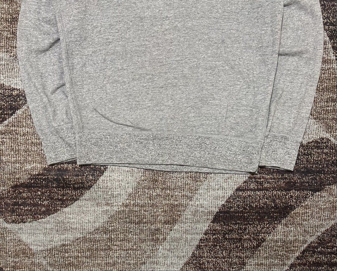 Uniqlo Sweatshirt / Crewneck (Category: Coats, Jackets and Outerwear) located in Rizal. Submitted by ithriftph_ (Listing ID 1460663756, Image 3). Description: 🔻 Details 🔻 Uniqlo Sweatshirt Ash Gray colorway Medium Width: 21" Length: 26" Color rate: 9/10 Condition: 9/10 Issue: Barely noticeable stain (see last pic) Price: 280 pesos Reminders: Color may vary due to lighting and your screen resolution. Note: Ready to wear (already washed) Mode of 