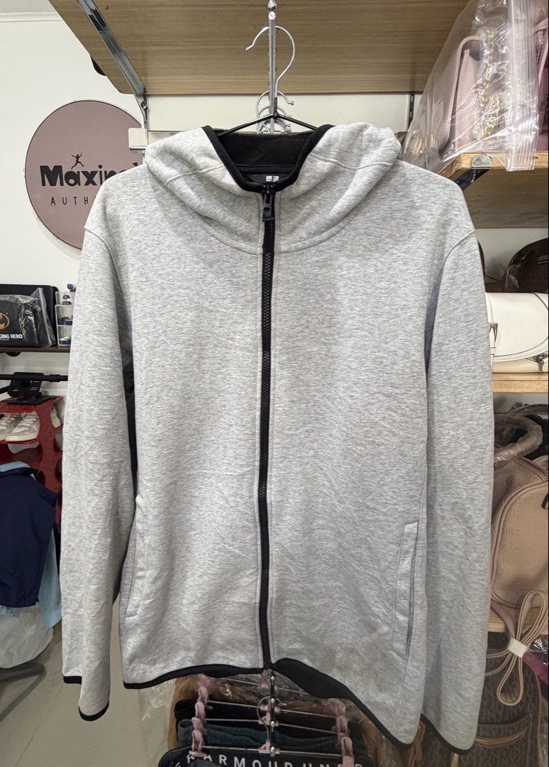 Uniqlo techfleece jacket (Category: Coats, Jackets and Outerwear) located in Pinamalayan. Submitted by danilotubero08 (Listing ID 1460601266, Image 1). Description: Uniqlo techfleece jacket size large on tag w22L28.