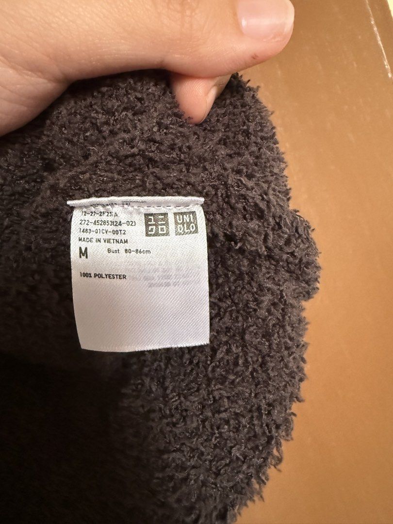 Uniqlo Teddy Tank Top (Category: Shirts) located in Manila. Submitted by dencluttering101 (Listing ID 1460621485, Image 3). Description: .