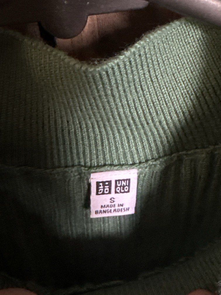 Uniqlo top (Category: Sleeveless) located in Quezon City. Submitted by cel1111 (Listing ID 1460571012, Image 2). Description: .