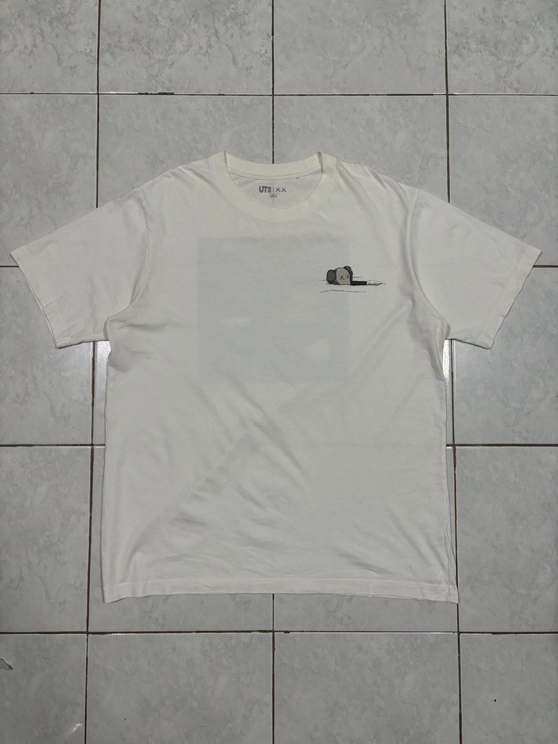 Uniqlo x Kaws (Category: Tshirts & Polo Shirts ) located in Patnongon. Submitted by lukisthriftz (Listing ID 1460521341, Image 1). Description: 22x29 L-XL Good as new Complete tags Needs wash.