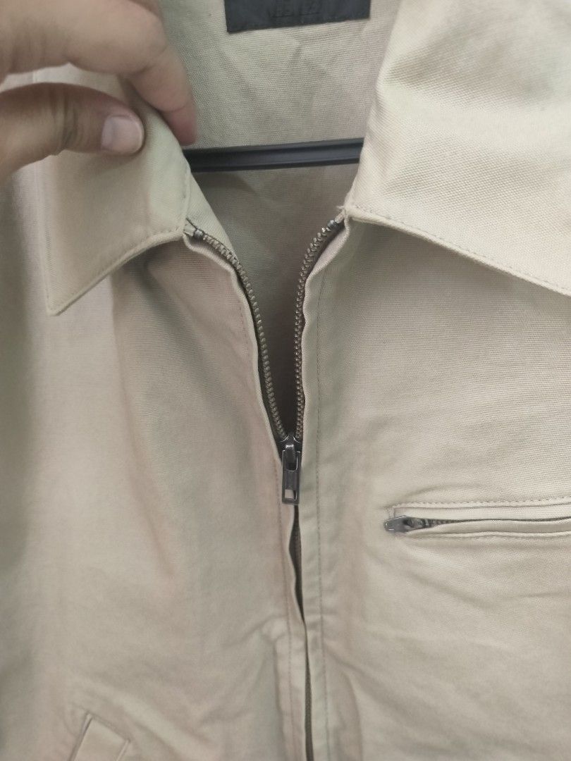 Uniqlo Zip Up Blouson (Category: Coats, Jackets and Outerwear) located in Ilagan. Submitted by judzkulot (Listing ID 1460670026, Image 2). Description: ✨Uniqlo Zip Up Blouson Jacket Size M on tag 22 W' x 25.5 L' ✔️Features a chest pocket and two side pockets ✔️Ideal for casual wear ✔️Simple and Classic design ✔️ Used twice only - As new condition RFS: Malaki sakin.