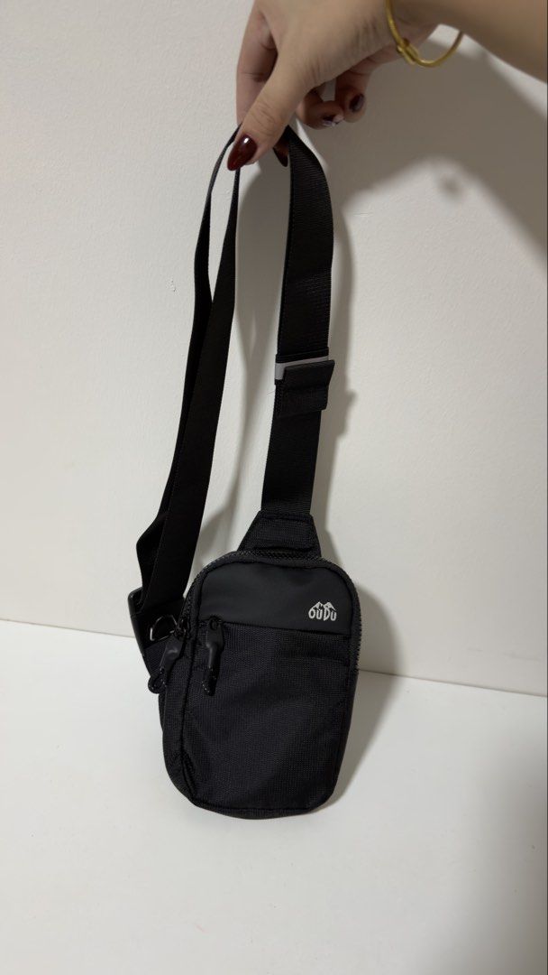 Unisex chest bag (Category: Sling Bags) located in Tarlac. Submitted by mileeeesss (Listing ID 1460639980, Image 2). Description: ❗️payment first policy ❗️ Unisex chest bag Selling for: 99 Why selling cheaper? • Super dami kong tambak, need na ma-dispose (affiliate si seller) • Video available — ginawan ko lang rin ng video para mapromote Payment & Delivery: • MOP: GCash • Meet-up: Teresa Tibag, Fiesta San Rafael, Tarlac City • Shipping: via J&T 