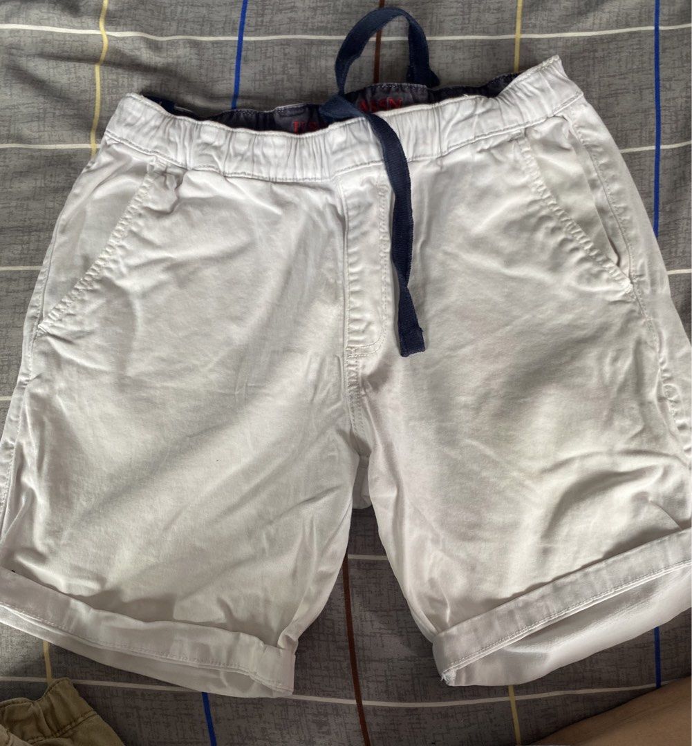 US POLO Assn walking shirts (Category: Shorts) located in Quezon City. Submitted by elmiras_closet (Listing ID 1460666421, Image 2). Description: not well used still in good condition original apparel from US Balikbayan box . ni flaws or issue just preloved size 30 waistline.