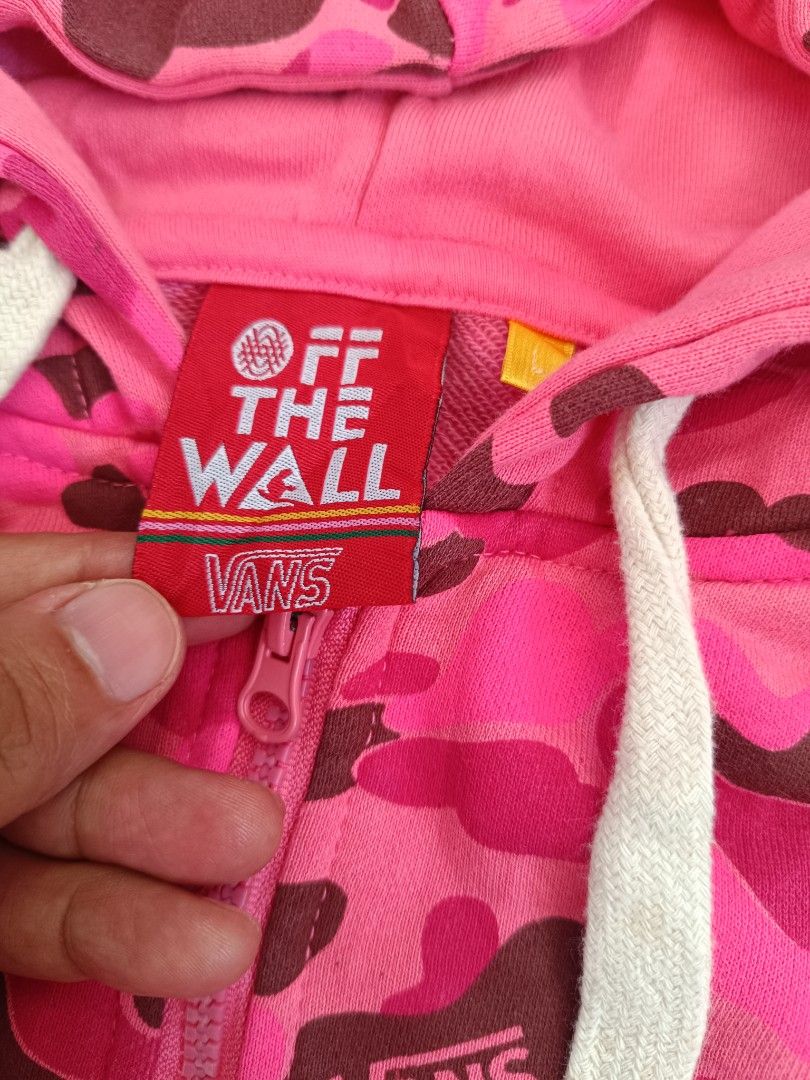 VANS AOP HOODIE (Category: Coats, Jackets and Outerwear) located in Bulacan. Submitted by moybilog (Listing ID 1460555345, Image 3). Description: .