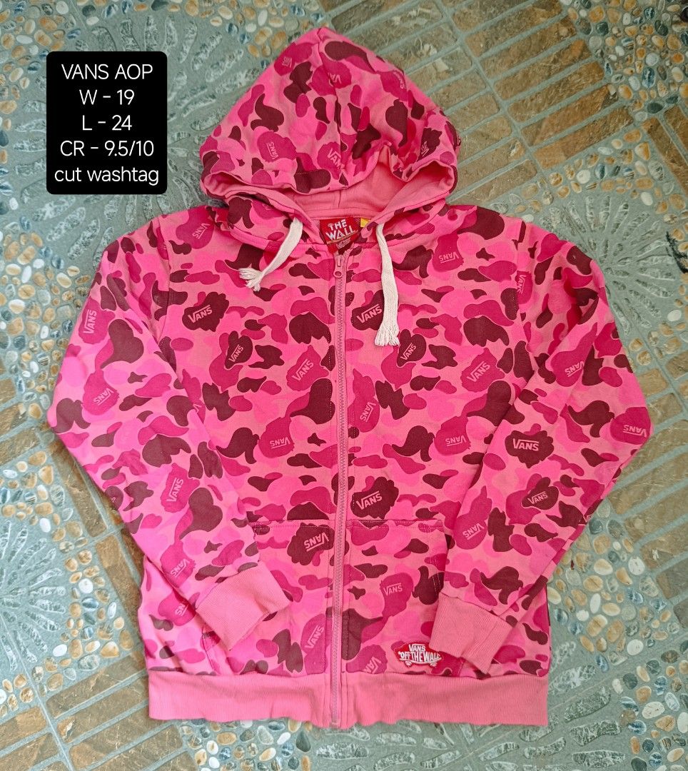 VANS AOP HOODIE (Category: Coats, Jackets and Outerwear) located in Bulacan. Submitted by moybilog (Listing ID 1460555345, Image 1). Description: .