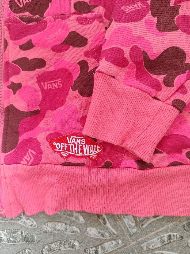 VANS AOP HOODIE (Category: Coats, Jackets and Outerwear) located in Bulacan. Submitted by moybilog (Listing ID 1460555345, Image 2). Description: .