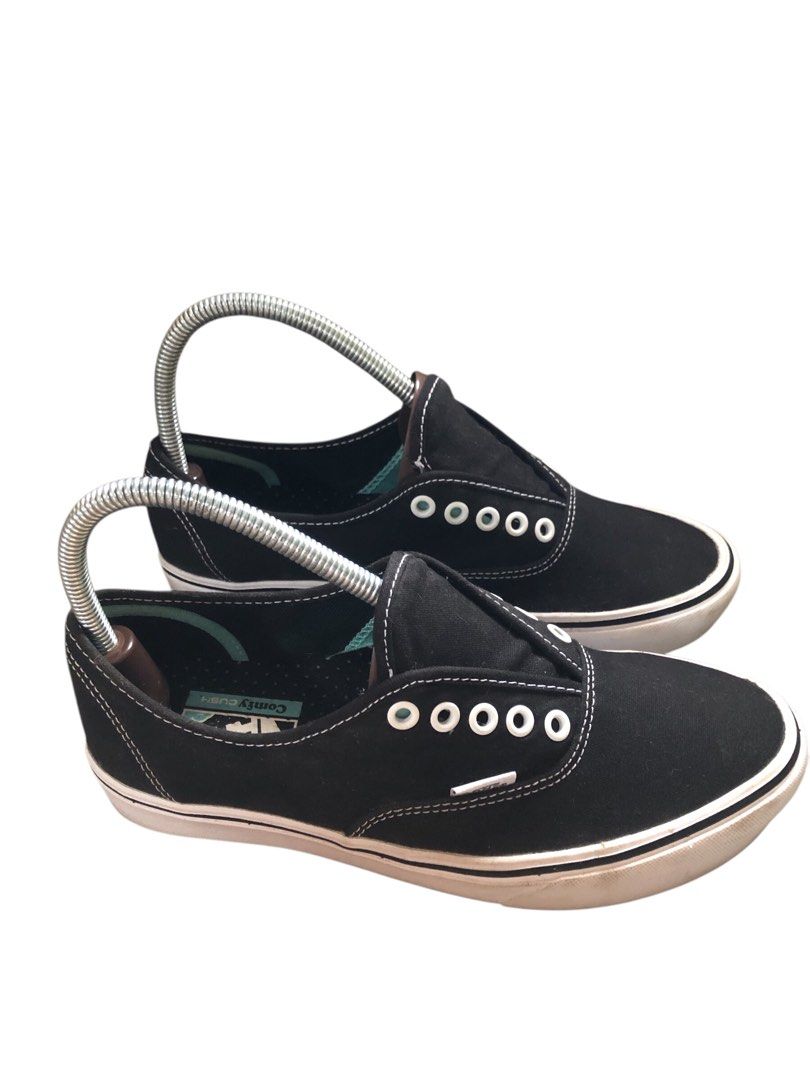 VANS CLASSIC COMFYCUSH (Category: Sneakers) located in Manila. Submitted by thriftlangs_ig (Listing ID 1460691084, Image 1). Description: check the details sa last photo po.