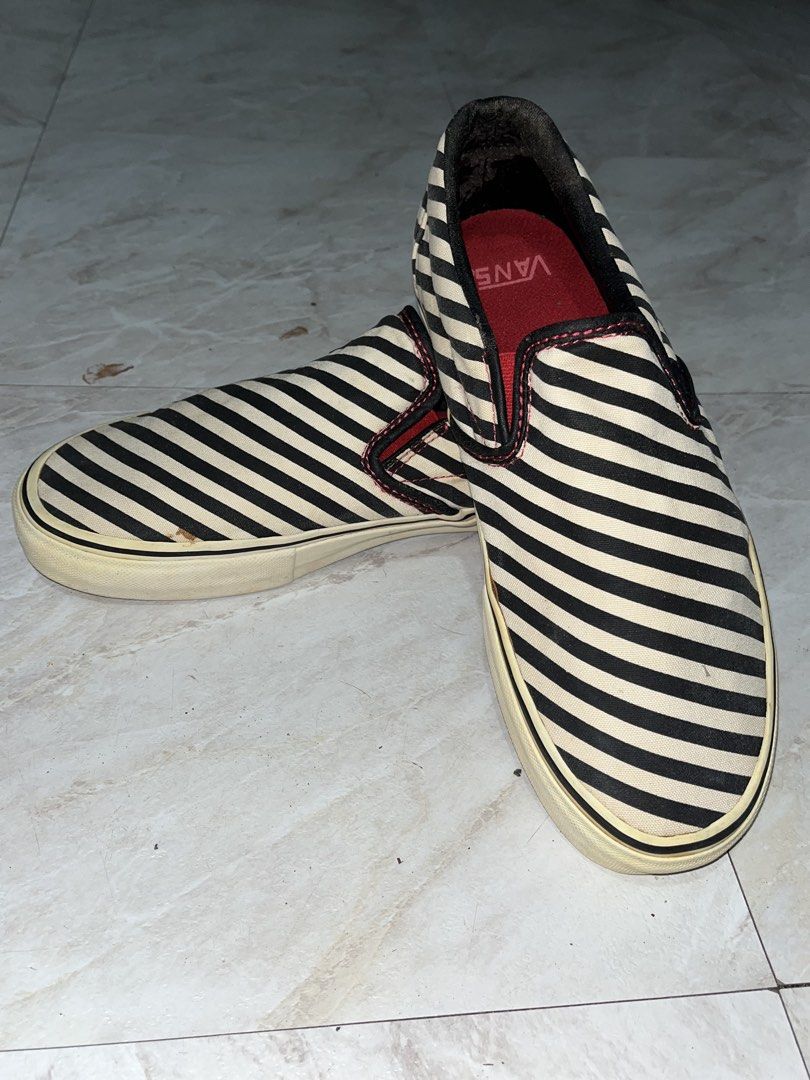 Vans Classic Slip On 98 DX (Category: Sneakers) located in Caloocan City. Submitted by babydoll696 (Listing ID 1460685295, Image 2). Description: ISSUE: Just Stains need wash no ther issue, No Box Size 9-9.5 Location: Tarlac City.