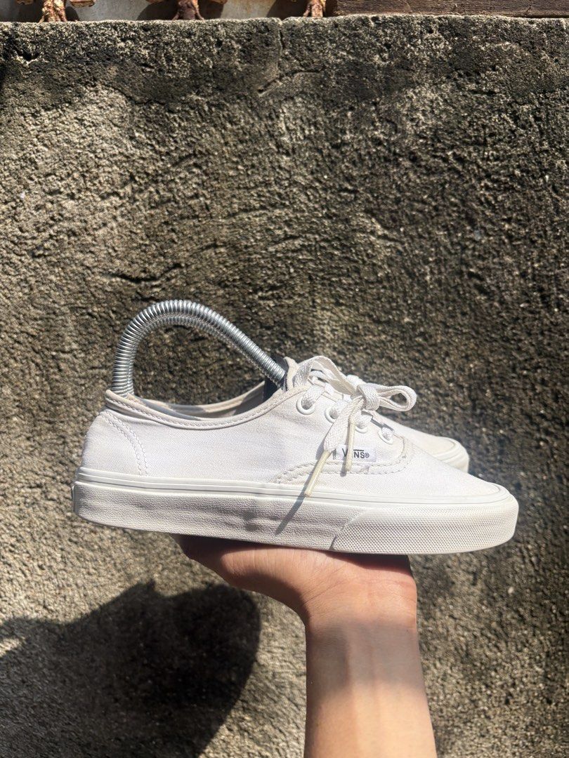 Vans Triple White (Category: Sneakers) located in Caloocan City. Submitted by gabatayo1087507 (Listing ID 1460570100, Image 2). Description: US Mens: 4.5 US Womens: 6.0 EU: 36 Buyer shoulders the df Cebu City Can ship PAYMENT FIRST POLICY.
