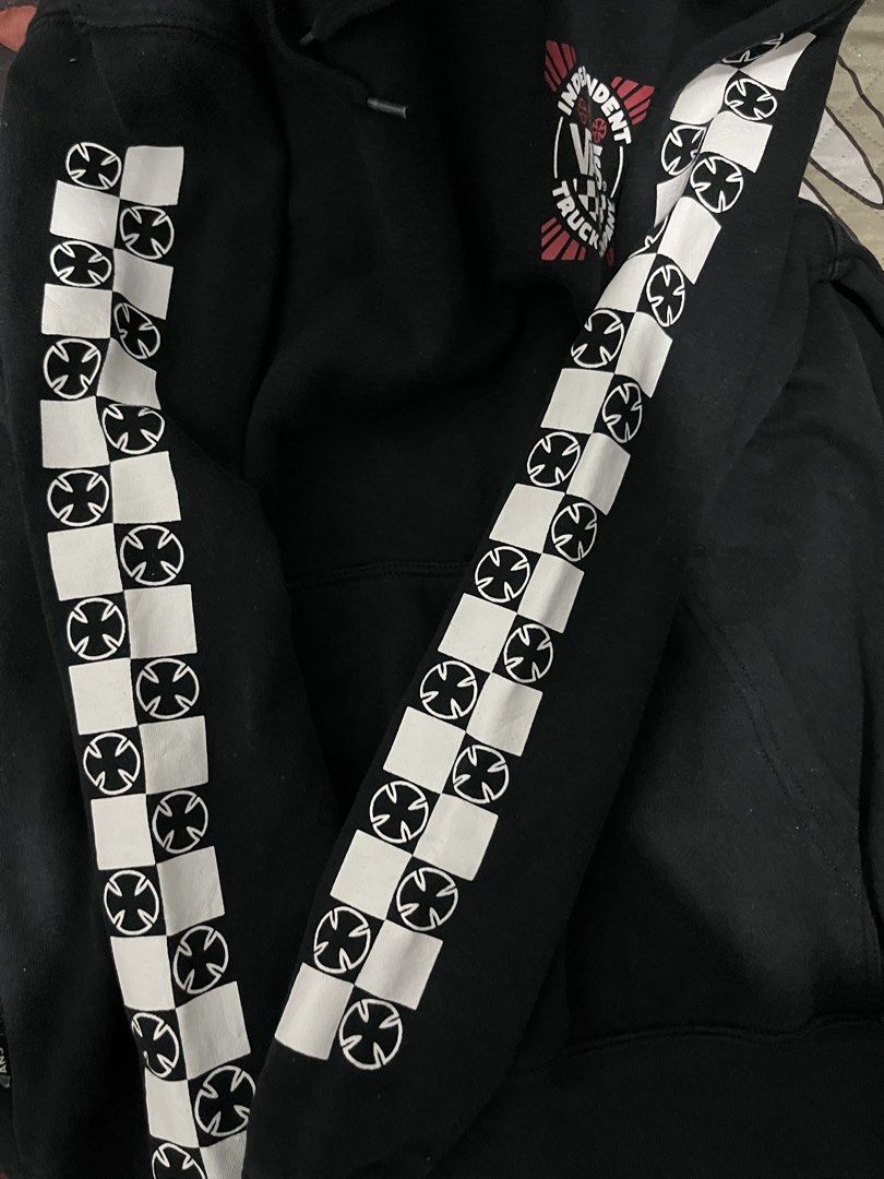 Vans x Independent (Category: Coats, Jackets and Outerwear) located in Bulacan. Submitted by thriftblvd. (Listing ID 1460675626, Image 3). Description: 9/10 cr.