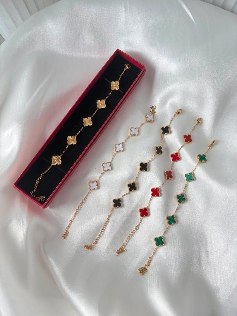 VCA Bracelet (Category: Body Jewelry) located in Pilar. Submitted by kimberlynicoledg (Listing ID 1460697329, Image 1). Description: With free long box Non tarnish and hypoallergenic Available in different colors (green,gold,black,red,white).