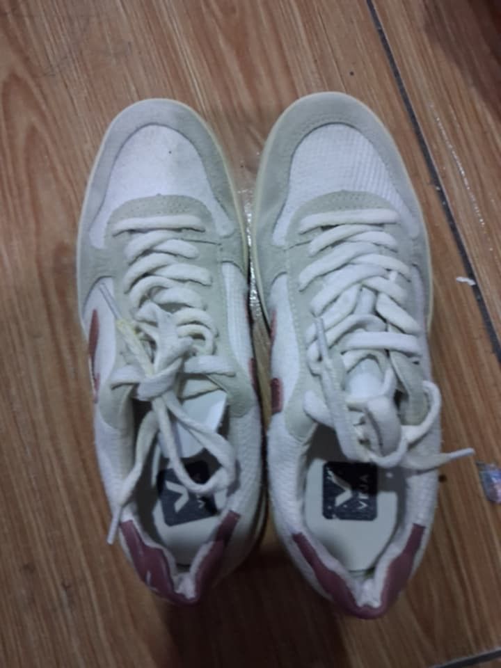Veja (Category: Loafers) located in Koronadal. Submitted by glads08089 (Listing ID 1460687321, Image 2). Description: Veja size 37 for women's only.