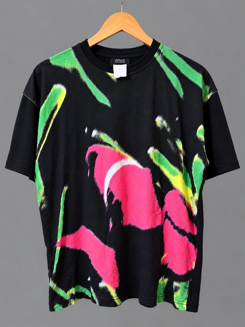 Versace classic V2 (Category: Tshirts & Polo Shirts ) located in Himamaylan. Submitted by garciathrift.22 (Listing ID 1460673123, Image 1). Description: Versace classic V2 condition: excellent size: Medium.
