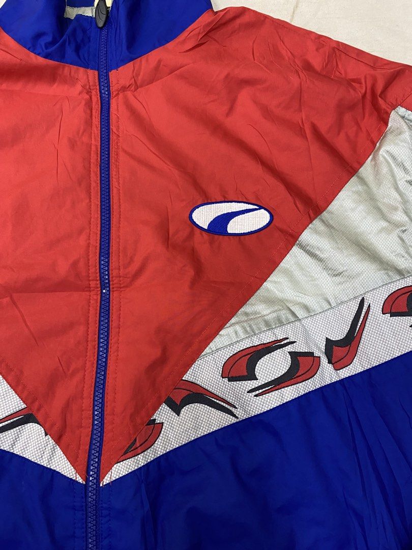 VINTAGE 90s PUMA WINDBREAKER (Category: Coats, Jackets and Outerwear) located in Manila. Submitted by ercmrsmam (Listing ID 1460657721, Image 3). Description: VINTAGE 90s PUMA WINDBREAKER W28 L28 Boxy fit Color may vary due to lighting Need wash Dm if interested 📩 will be posted on my carousell acc⬇️ Check out ercmrsmam listings on #Carousell: https://carousell.app.link/mu0SnqUHP3b 📍baclaran paranaque metro manila 🛵jnt/lalamove courier 💵 mop:
