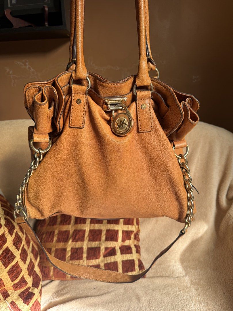 Vintage Bag (Category: Shoulder Bags) located in Manila. Submitted by adsnchi (Listing ID 1460583648, Image 1). Description: - auth - RFS: funds 🙏🏻.