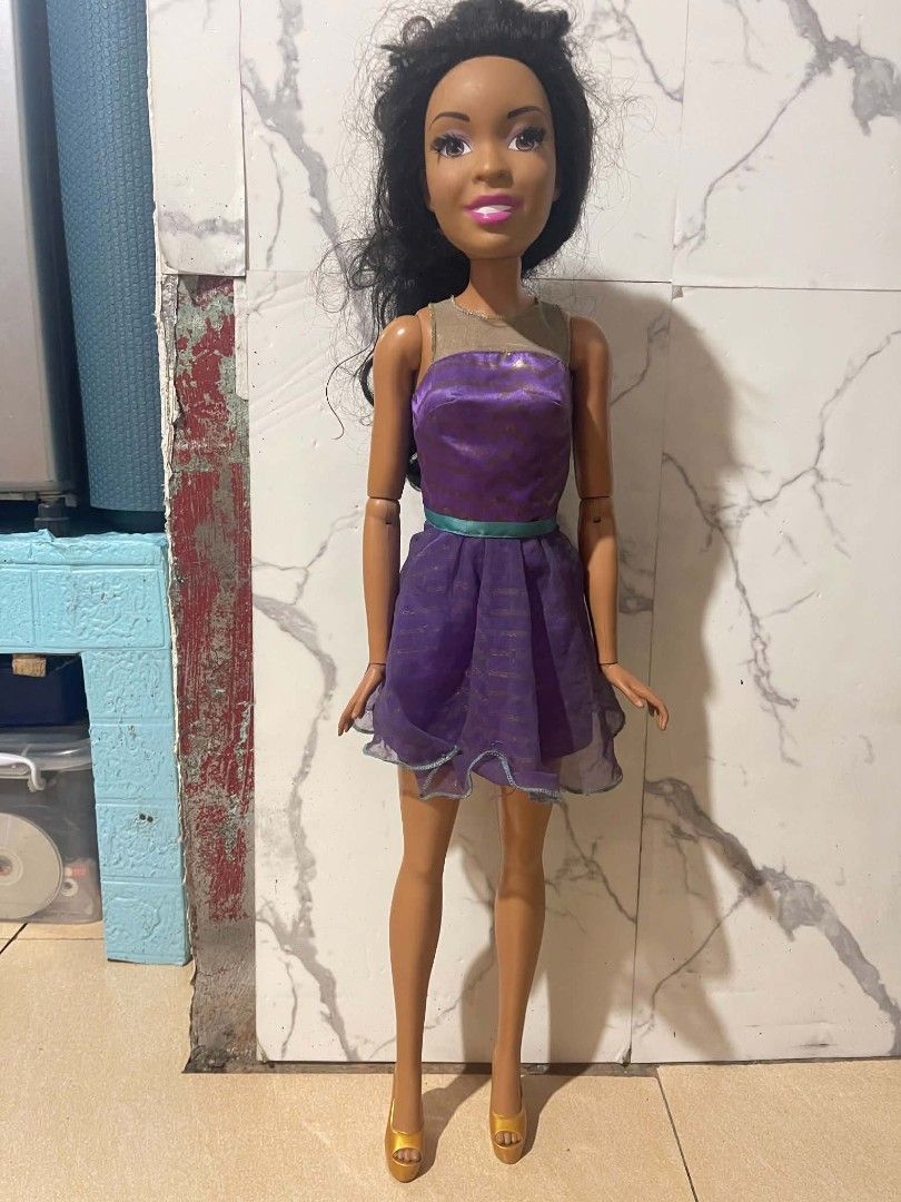 Vintage Barbie doll (Category: Kids Toys) located in Quezon City. Submitted by mhond-ray192512 (Listing ID 1460669810, Image 1). Description: Vintage Barbie doll mattel 28 inches pm sa interested✌🤟.